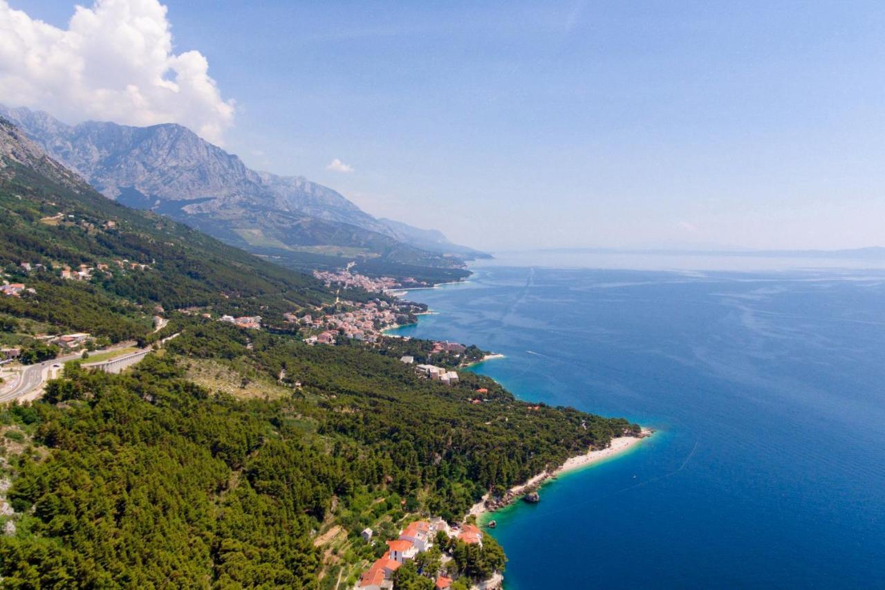 Apartments By The Sea Brela, Makarska - 11821 Exterior foto